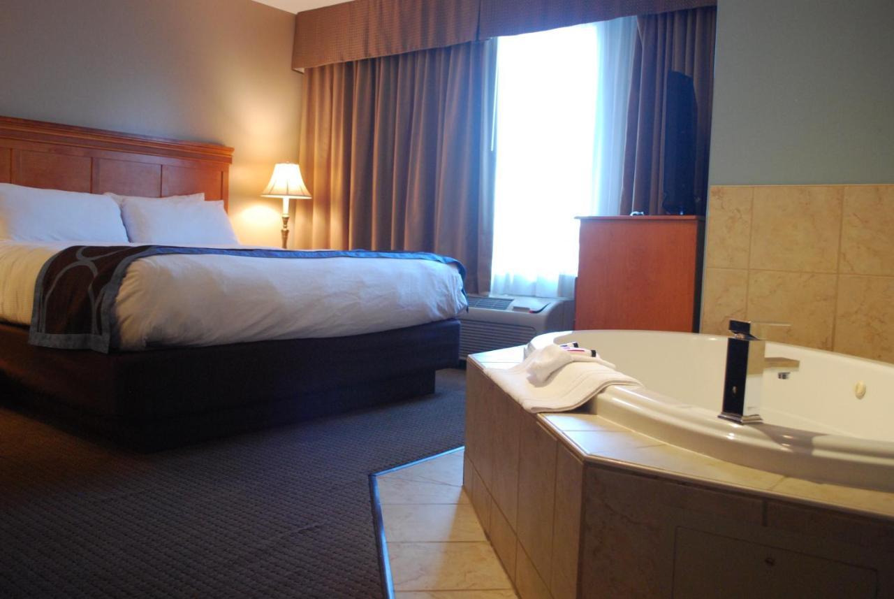 Super 8 By Wyndham Edmonton South Hotel Buitenkant foto