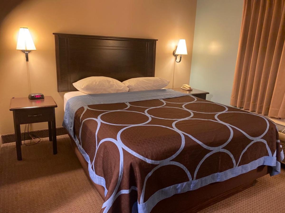 Super 8 By Wyndham Edmonton South Hotel Buitenkant foto