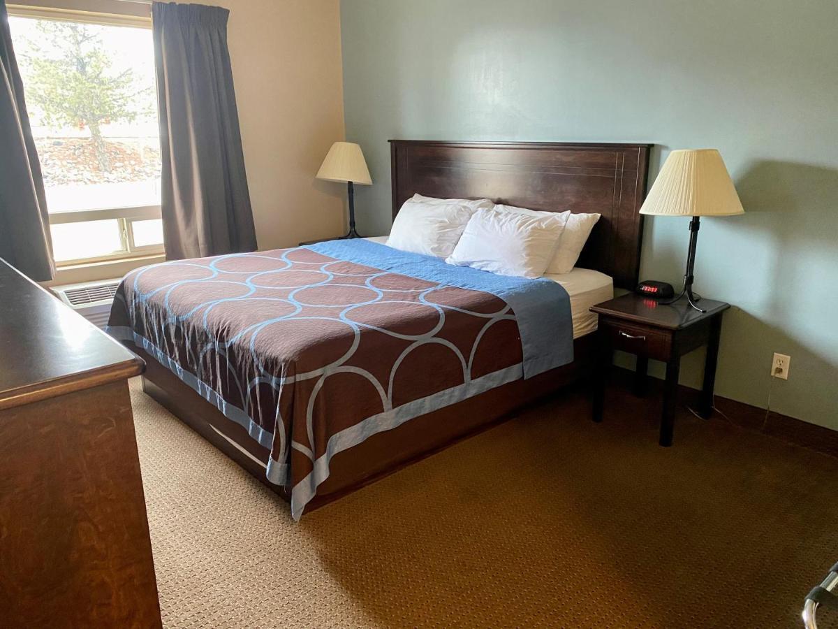 Super 8 By Wyndham Edmonton South Hotel Buitenkant foto