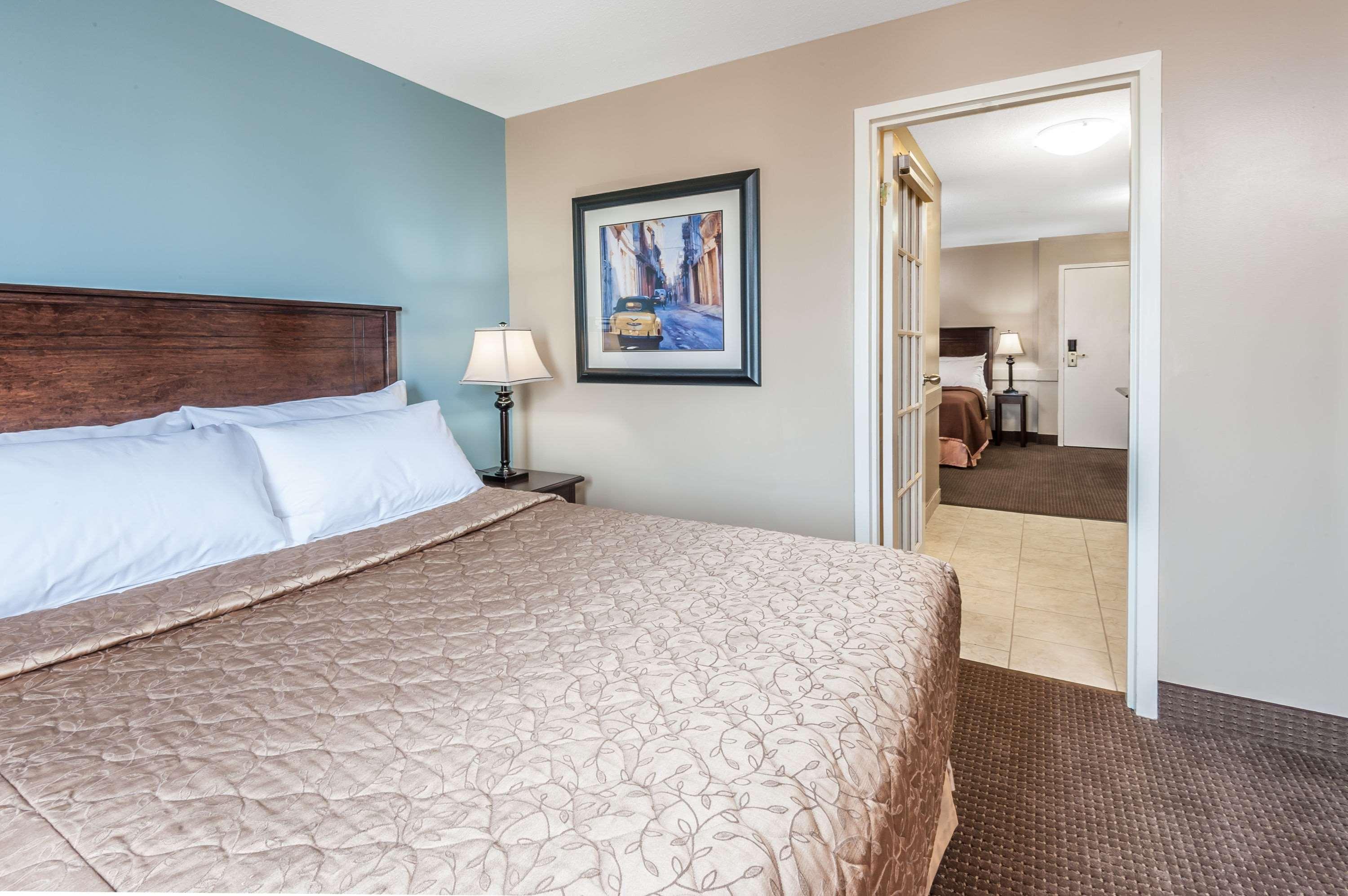 Super 8 By Wyndham Edmonton South Hotel Buitenkant foto