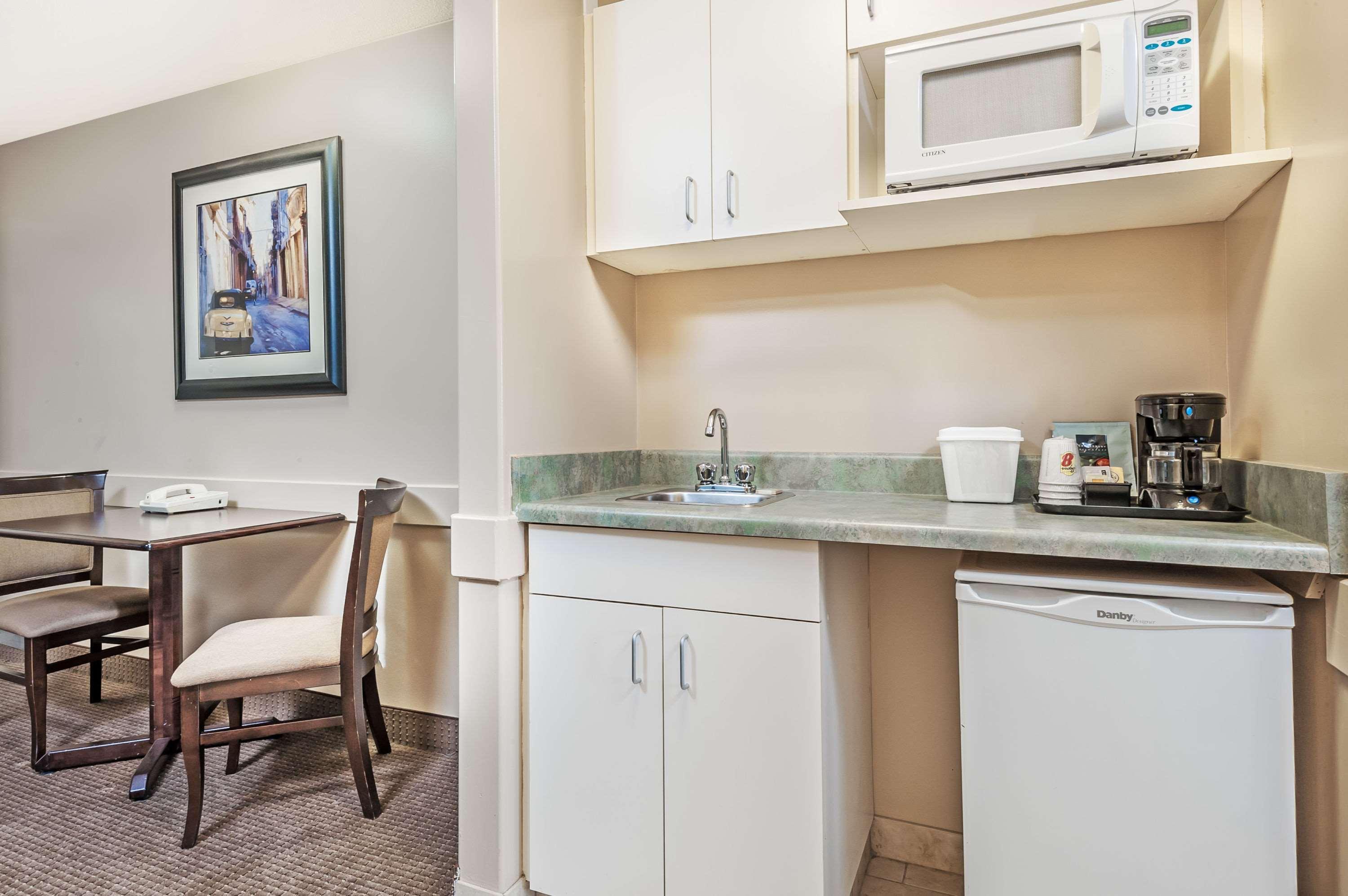 Super 8 By Wyndham Edmonton South Hotel Buitenkant foto