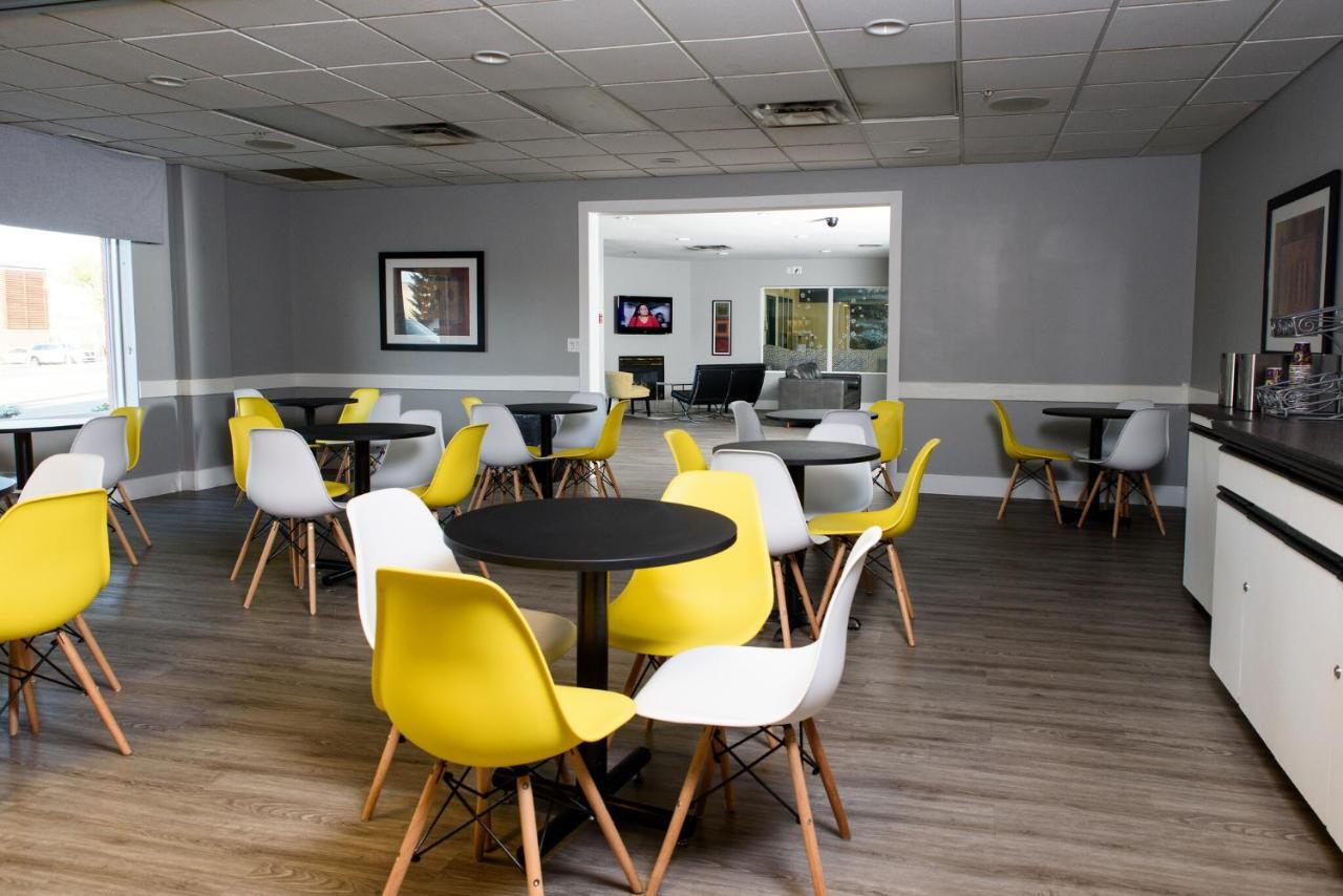 Super 8 By Wyndham Edmonton South Hotel Buitenkant foto